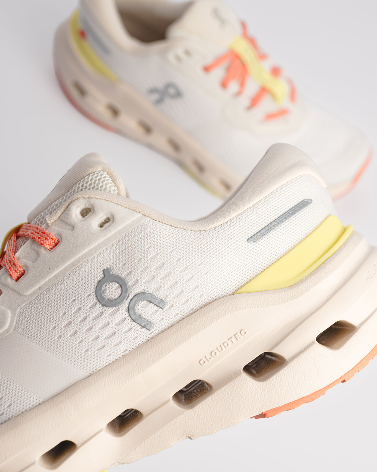 W-CLOUDRUNNER 3 - IVORY/DEW - MESH