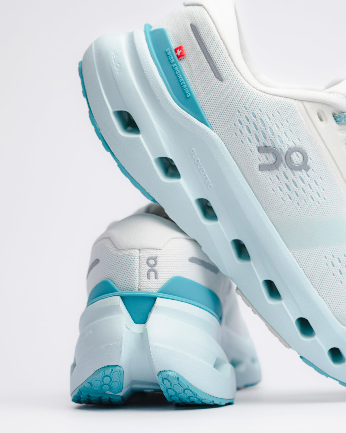 W-CLOUDRUNNER 3 - IVORY/AQUAMARINE - MESH