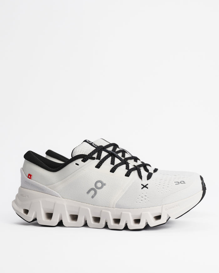 Women's On Running Cloud X5 Training Shoe – Flexible Gym Trainer in White / Black