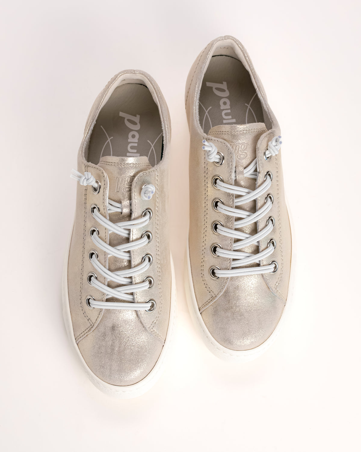 The Paul Green Hadley is the answer for anyone who wants the look of a crisp lace-up sneaker without the hassle of actually tying them. This specific 4081-038P model is a standout, featuring a sophisticated Mineral Metallic leather finish that adds a subtle shimmer to your everyday rotation. It’s designed with a "Super Soft" construction, utilizing premium calfskin and a flexible, lightweight platform sole that makes it feel less like a heavy sneaker and more like a tailored essential.