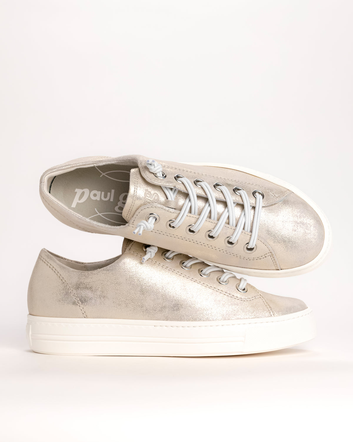 The Paul Green Hadley is the answer for anyone who wants the look of a crisp lace-up sneaker without the hassle of actually tying them. This specific 4081-038P model is a standout, featuring a sophisticated Mineral Metallic leather finish that adds a subtle shimmer to your everyday rotation. It’s designed with a "Super Soft" construction, utilizing premium calfskin and a flexible, lightweight platform sole that makes it feel less like a heavy sneaker and more like a tailored essential.