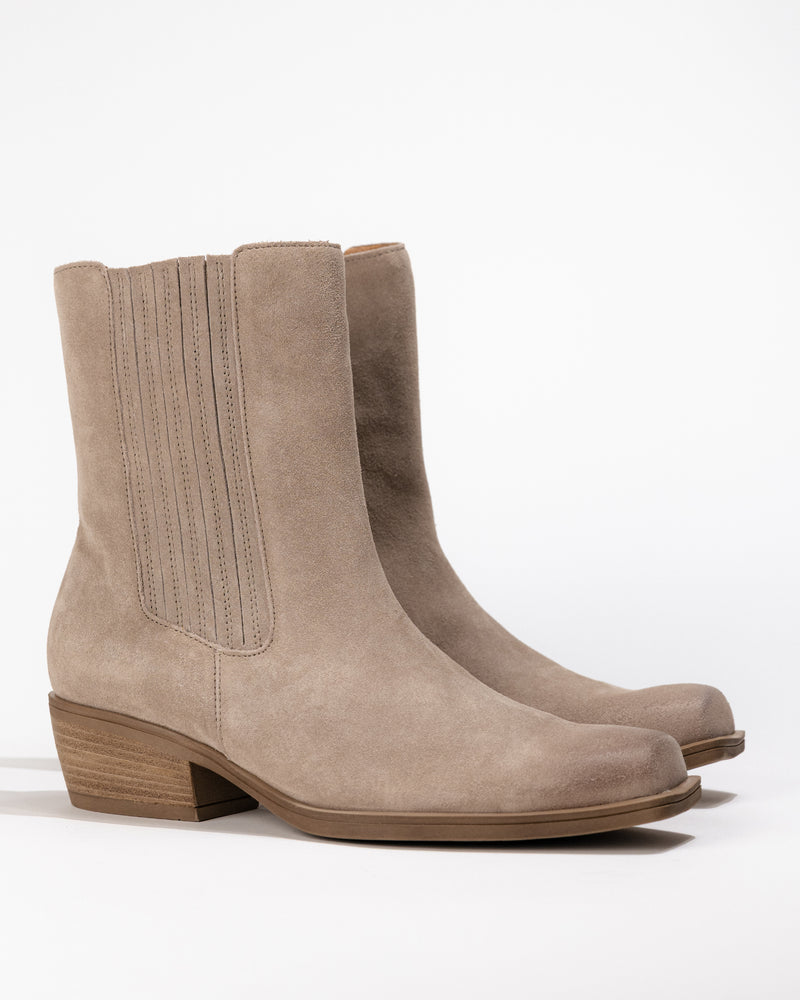 Side profile of Gabor 75.910 Western Boot in Pebble Kiesel leather women’s