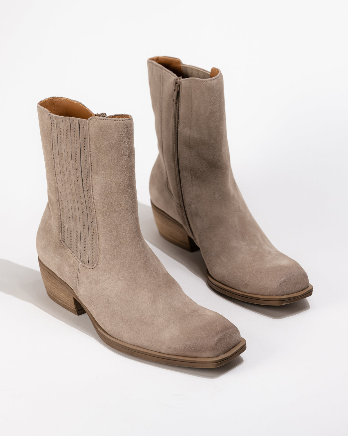 Front 3/4 view of Gabor 75.910 women’s western boot with classic toe shape