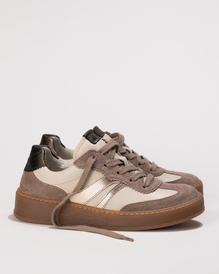 Women’s Gabor Retro Oxford Sneaker in Latte Suede