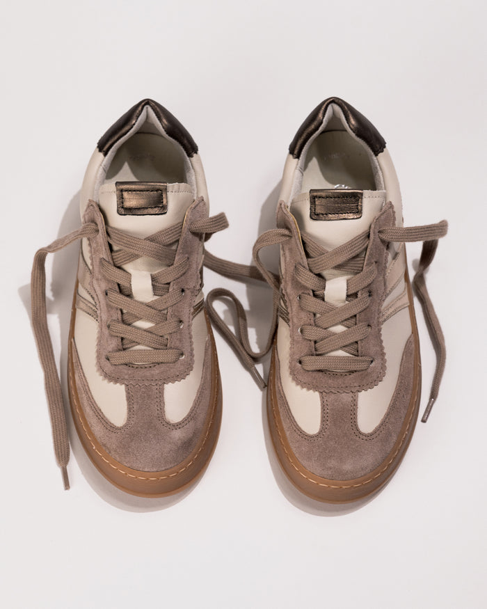 Top-down view of Gabor 76.475 showing toe box and lace detail