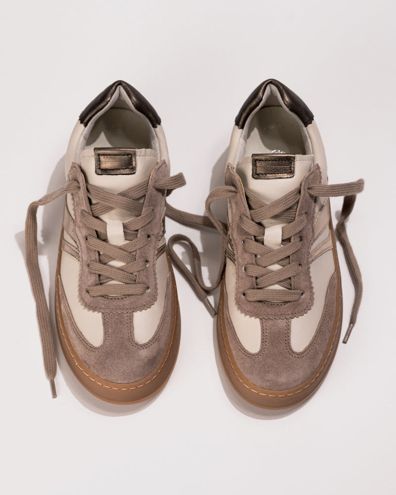 Top-down view of Gabor 76.475 showing toe box and lace detail