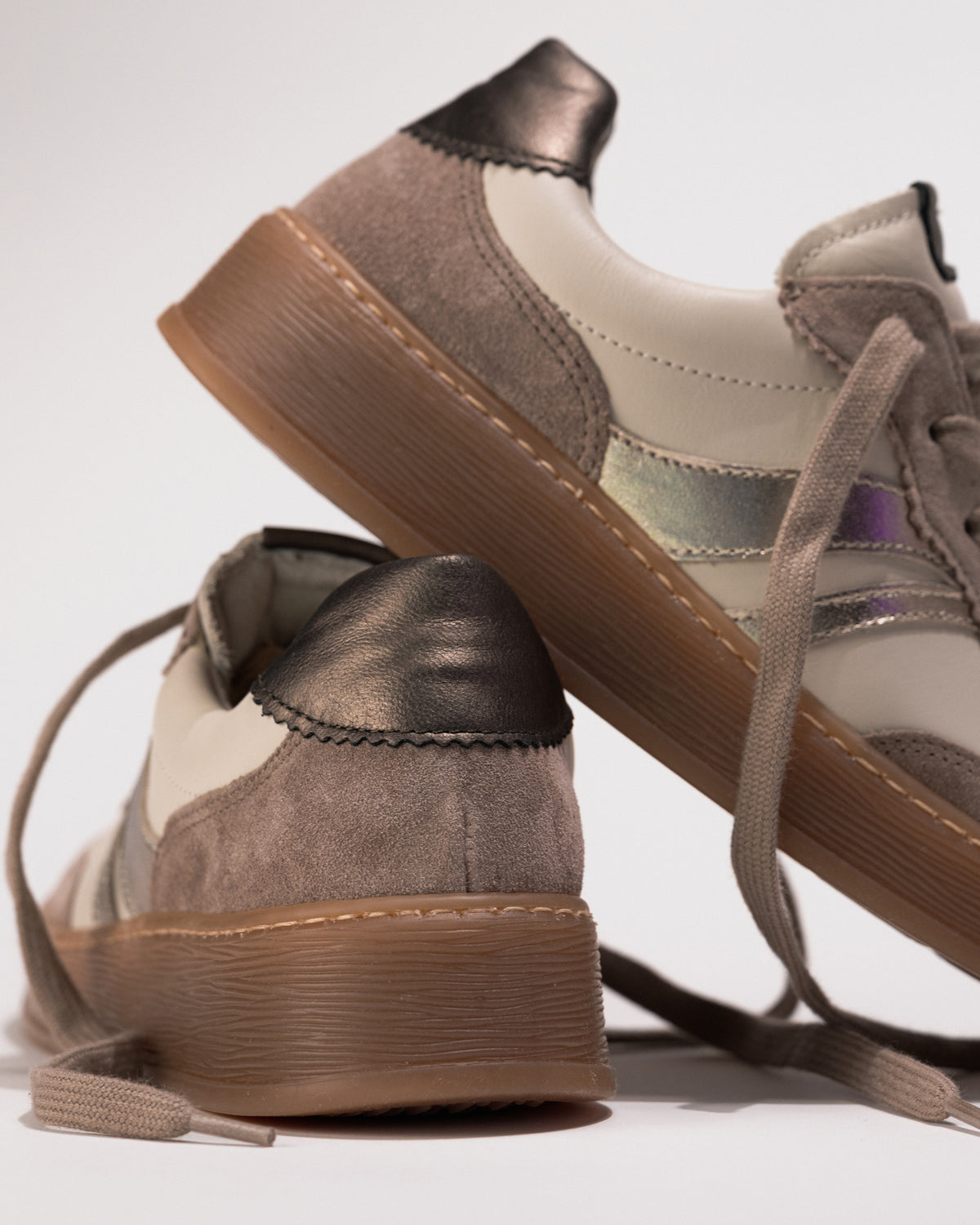 Back heel view of the Gabor Retro Oxford Latte Suede sneaker