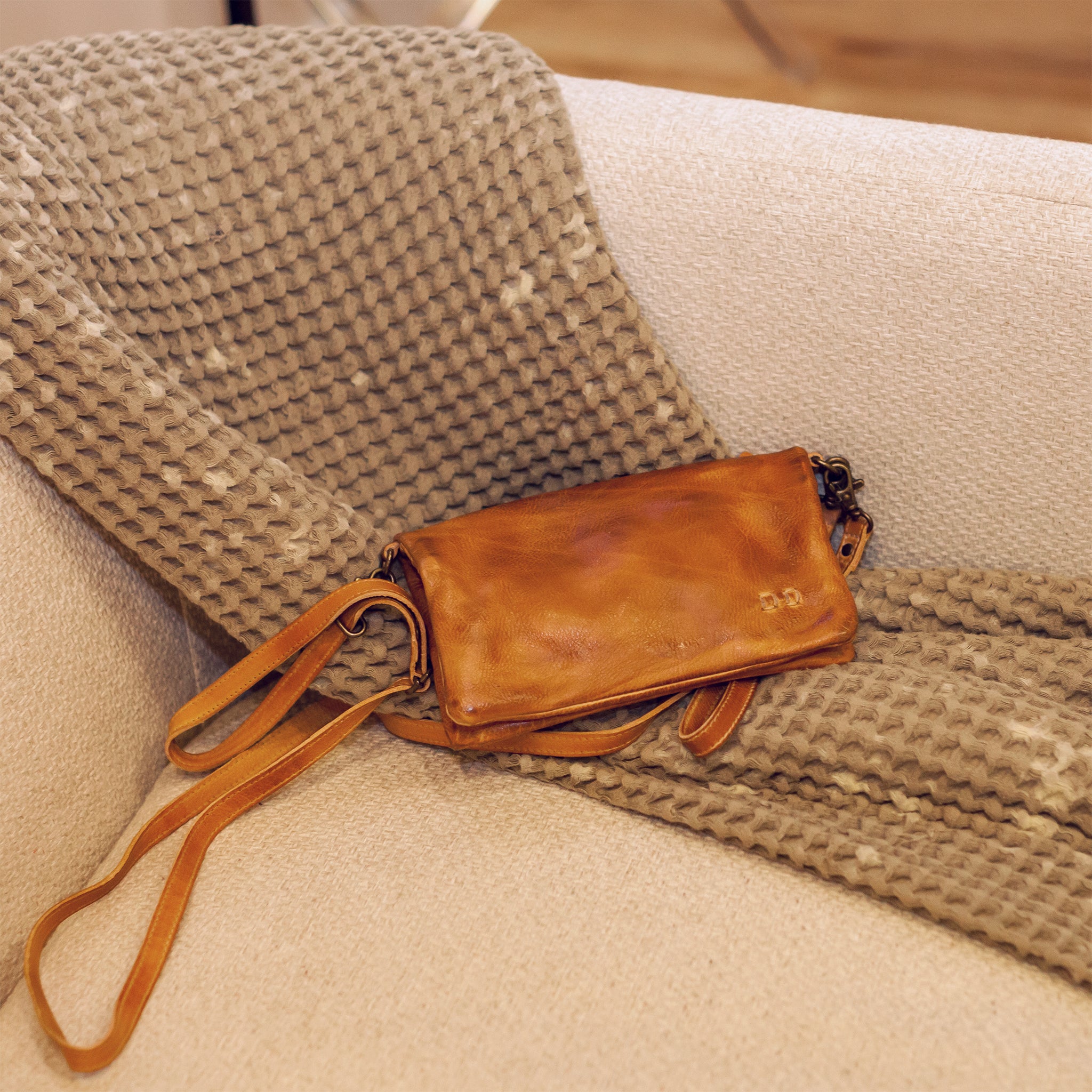 【 CALEE 】 STUDS LEATHER BODY BAG 25AW CALEE - 【残り一点】Studs Leather Body Bag | ACRMTSM ONLINE STORE