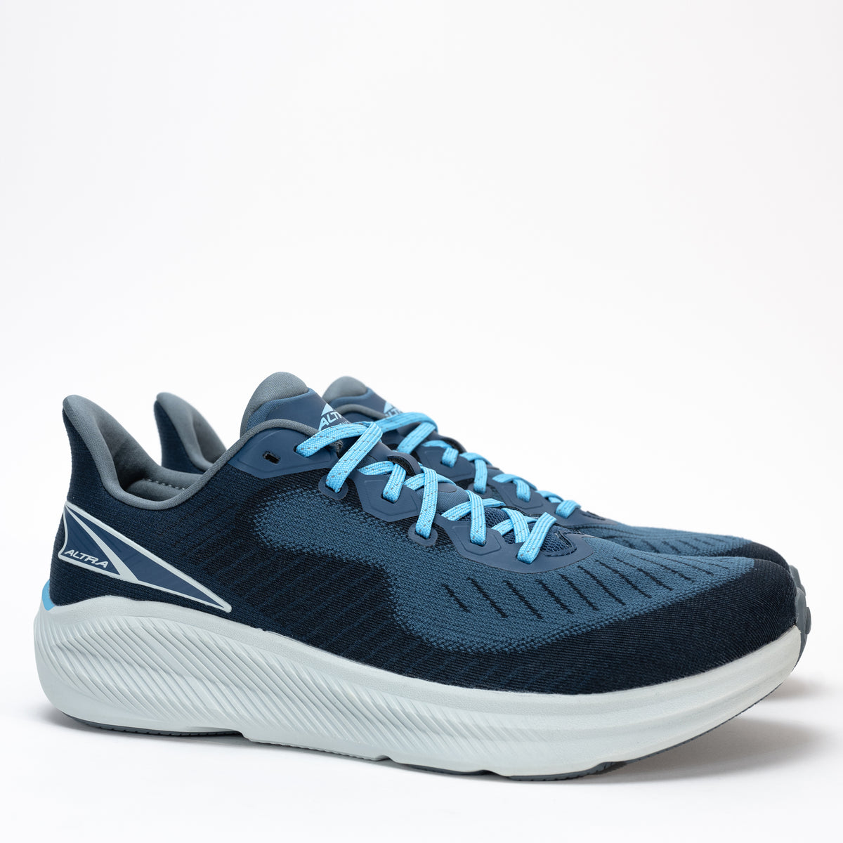 Men’s Altra Experience Form side view showing rocker shape and GuideRail™ support.