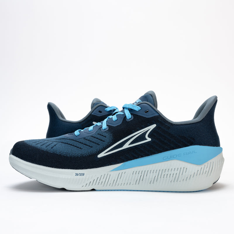 Arch view of men’s Altra Experience Form, showcasing GuideRail™ technology.