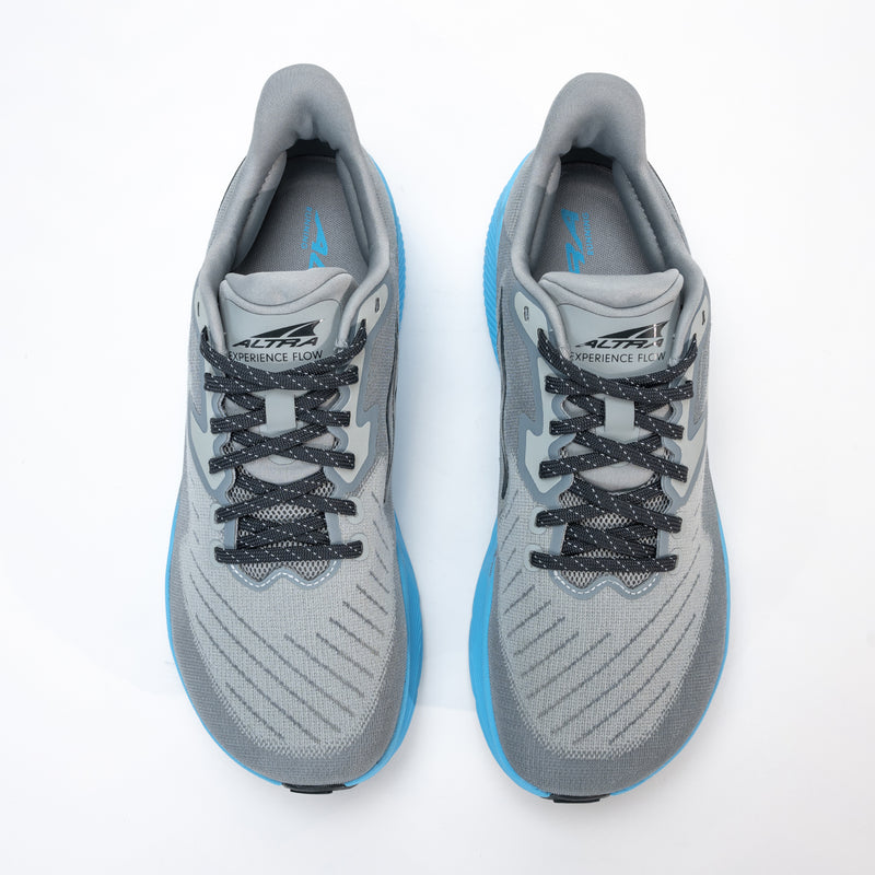 Top-down view of men’s Altra Experience Flow, highlighting roomy FootShape™ toe box.