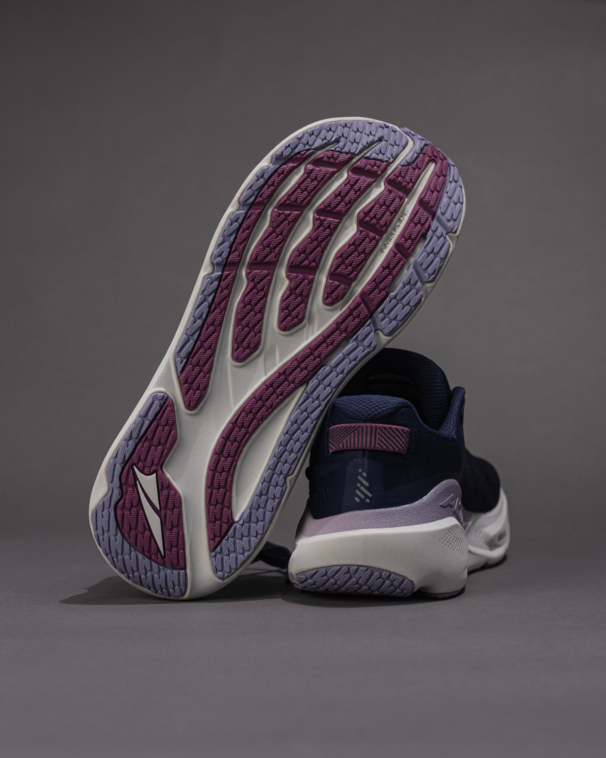 Altra Paradigm 8 Women's Road Running Shoe in Navy | Plaza Shoe Store