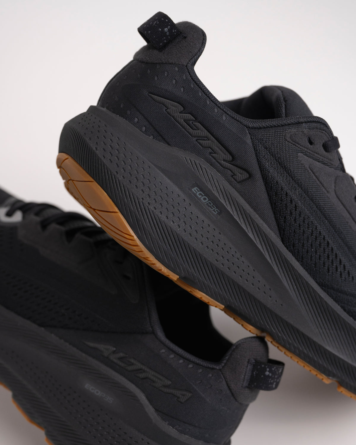 Close up shot of the EGO P35 plush cushioning on the men’s Altra FWD VIA 2 in black on a white background