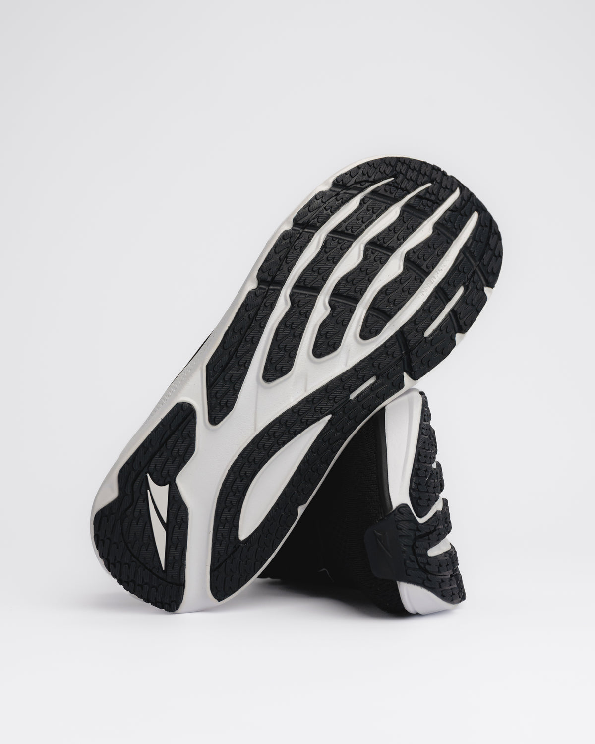 W-TORIN ST - BLACK/WHITE - MESH