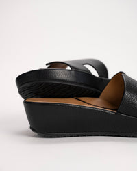 Memory foam platform wedge footbed detail of L’Amour Des Pieds Catian Slide