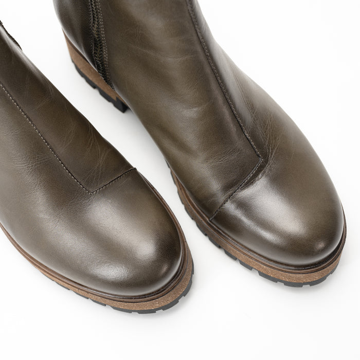 Women's Taos Downtown Boot in European full-grain leather with easy-access zipper.