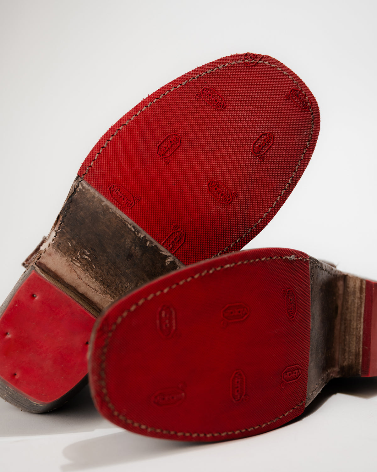 Detail bottom view of the Bed|Stü Homage Boot showing red Vibram slip-resistant outsole.