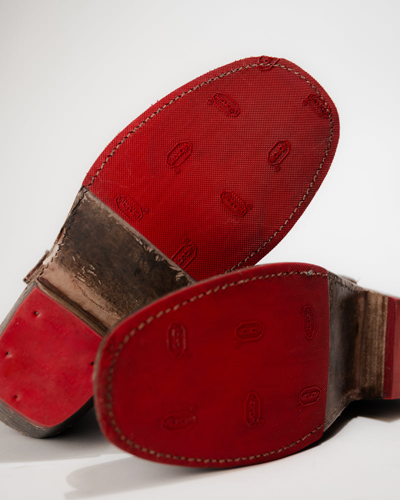 Detail bottom view of the Bed|Stü Homage Boot showing red Vibram slip-resistant outsole.