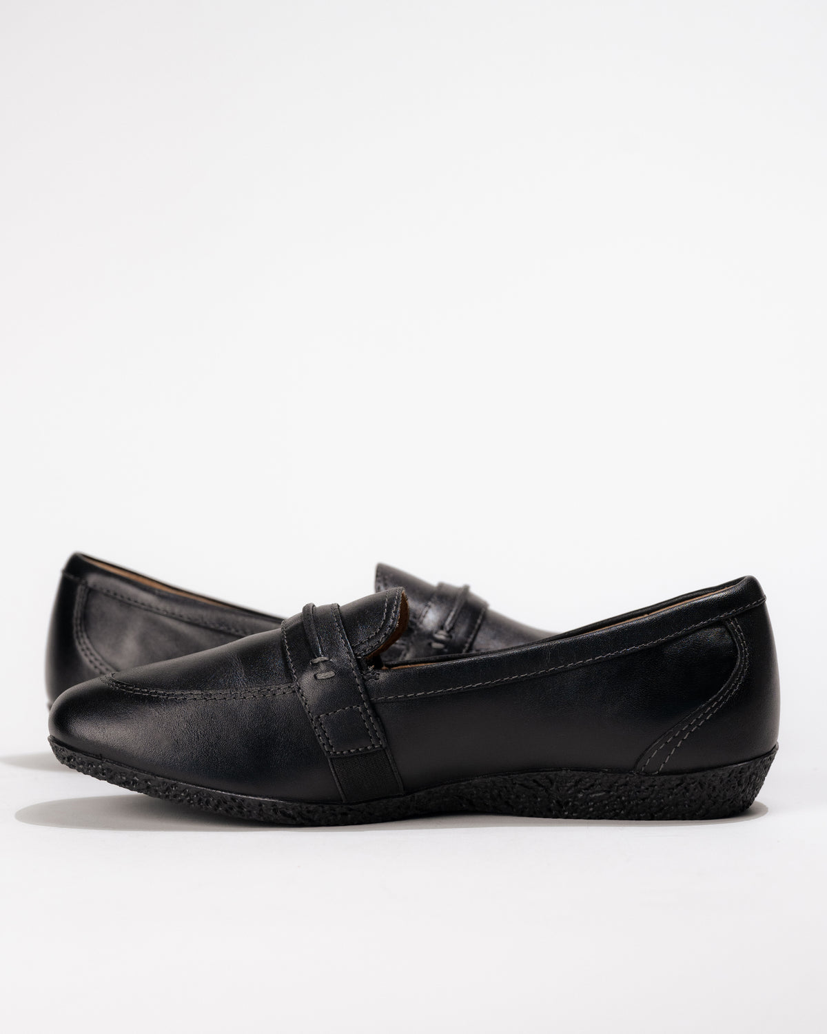 Outside instep view of the Women’s Taos Gabby Loafer showing easy-on stretch panel.