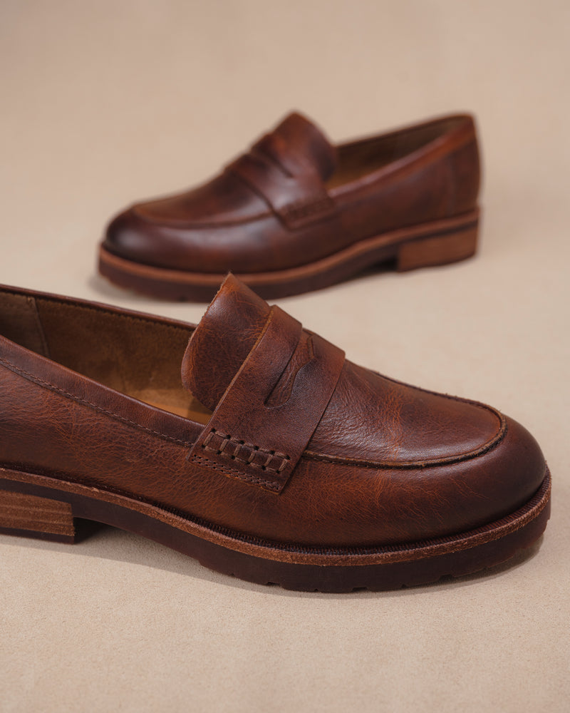 Detail view of the stitching on the Kork-Ease Carlisle loafer