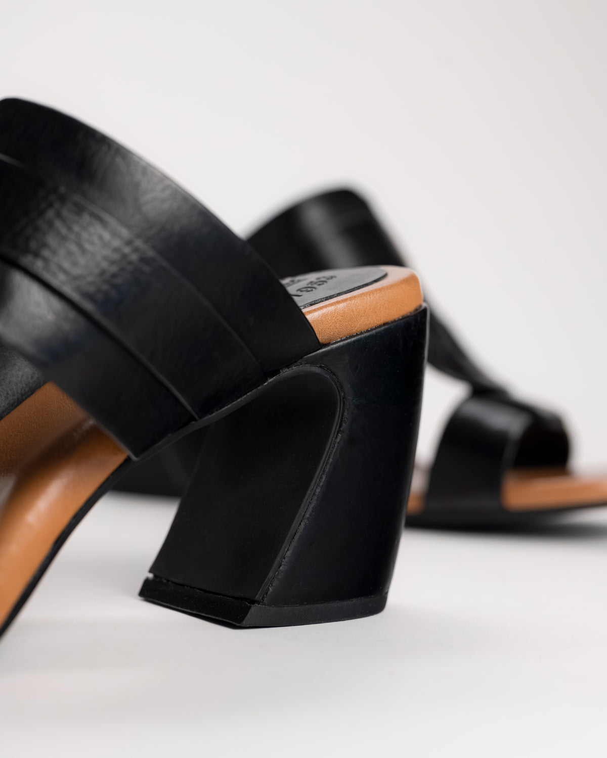 BRYNN - BLACK - LEATHER