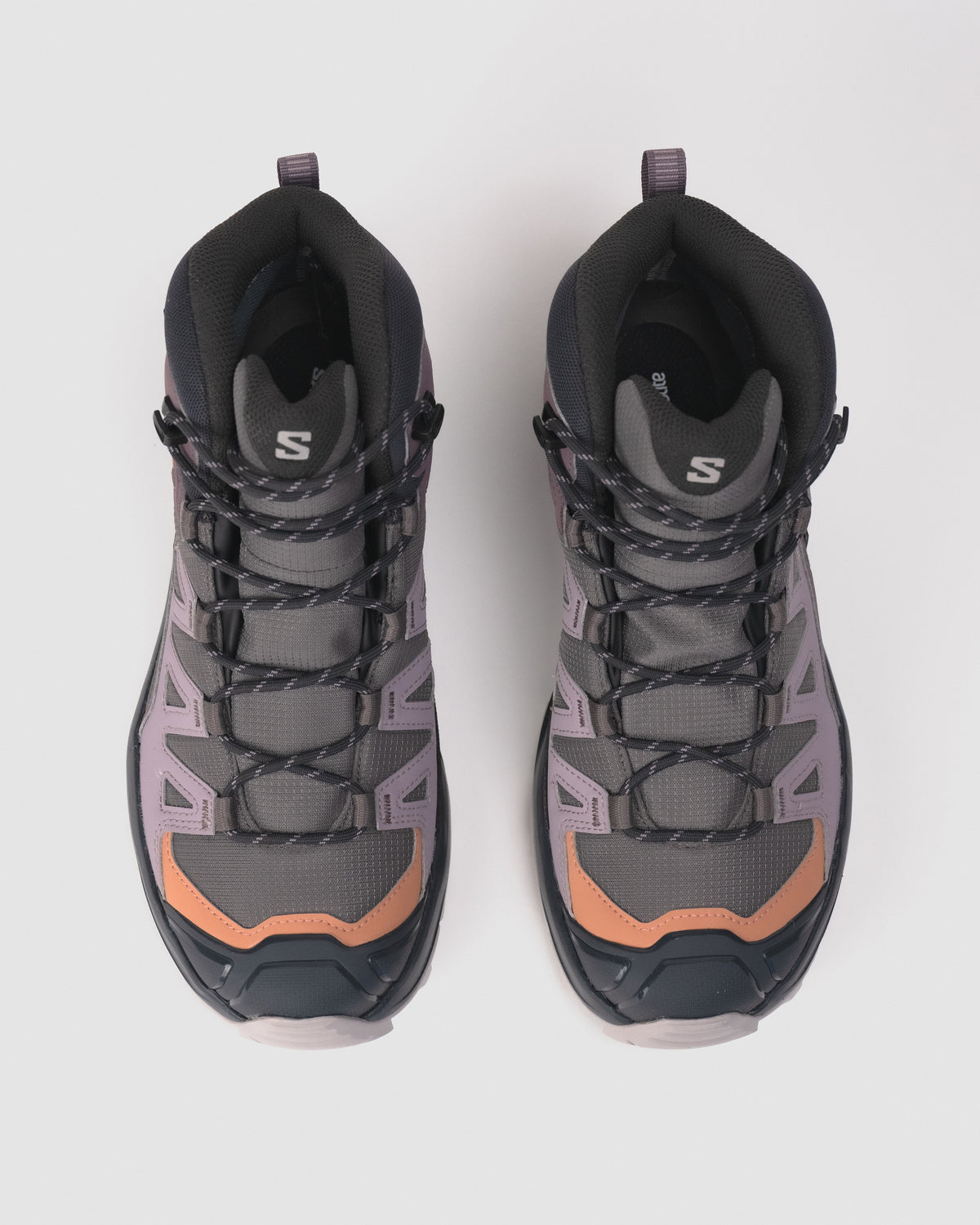 Top-down view of Salomon women’s X Ultra 360 boot with GORE-TEX upper