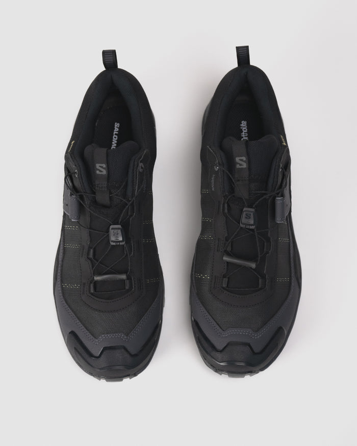 Top view of Salomon X ULTRA 5 showing lace garage and padded collar in Black colorway