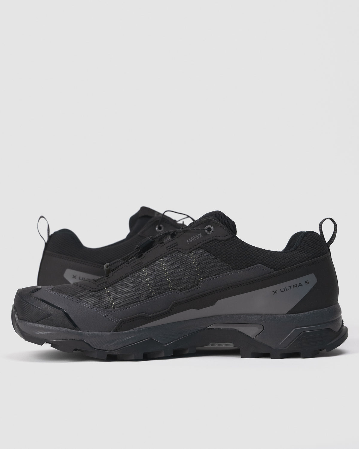 Men’s Salomon X ULTRA 5 GTX trail hiking shoe in black and gray with rugged sole