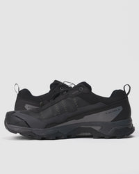 Men’s Salomon X ULTRA 5 GTX trail hiking shoe in black and gray with rugged sole