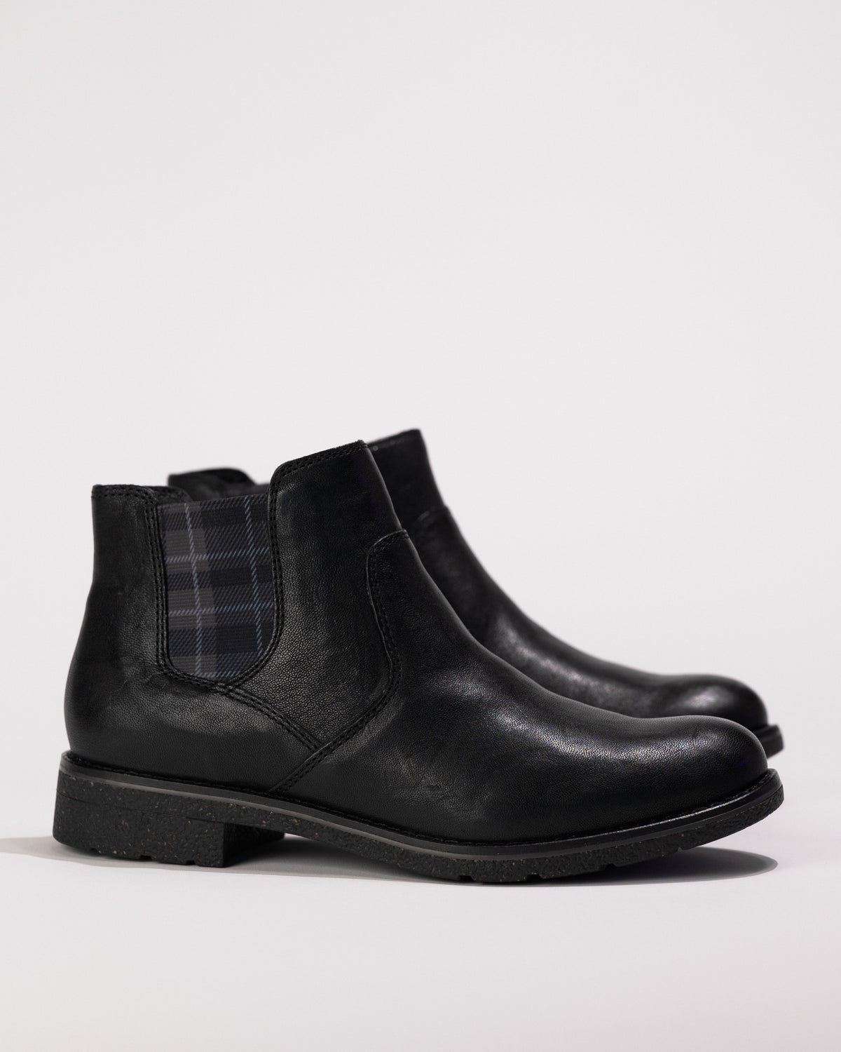 Women's Aetrex Kaylee Arch Support Chelsea Boot in Black Leather