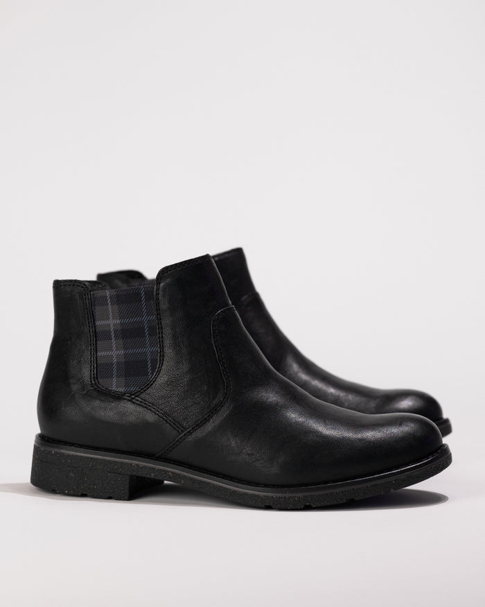 Women's Aetrex Kaylee Arch Support Chelsea Boot in Black Leather