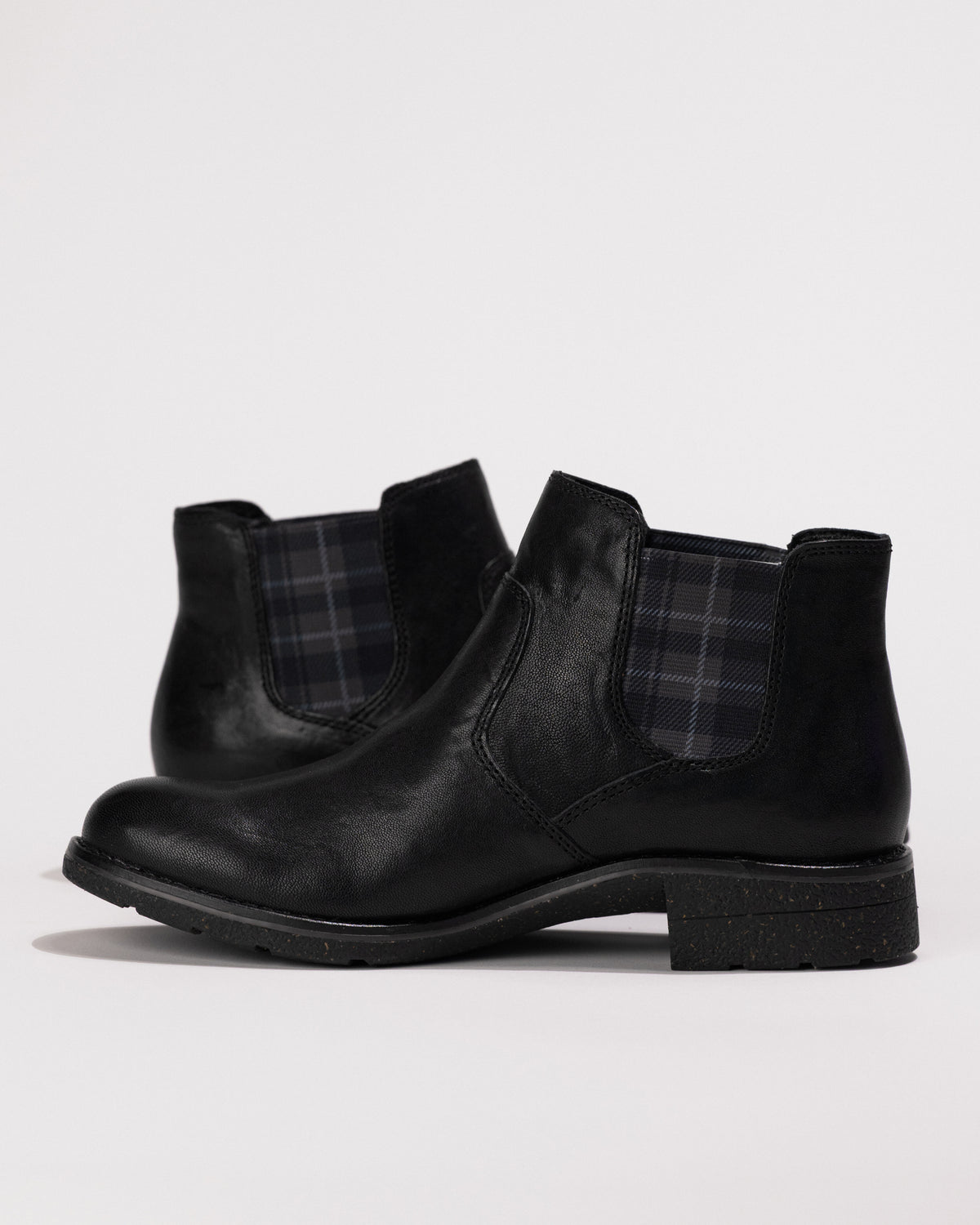 Women's Aetrex Kaylee Arch Support Chelsea Boot in Black Leather