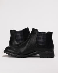 Women's Aetrex Kaylee Arch Support Chelsea Boot in Black Leather