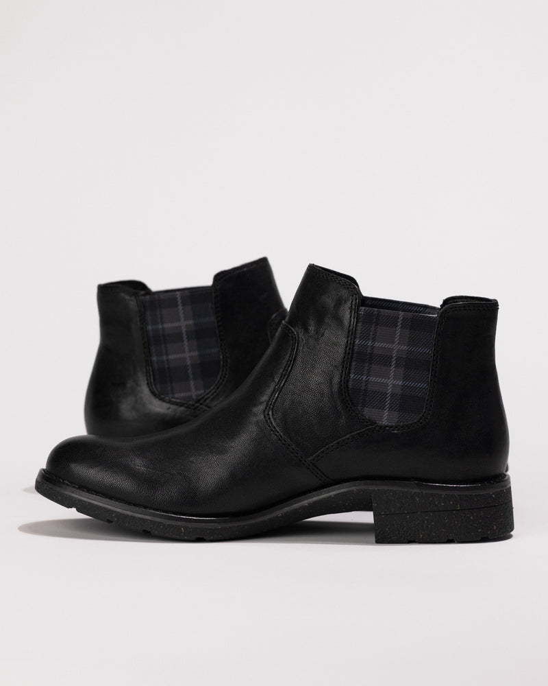 Women's Aetrex Kaylee Arch Support Chelsea Boot in Black Leather