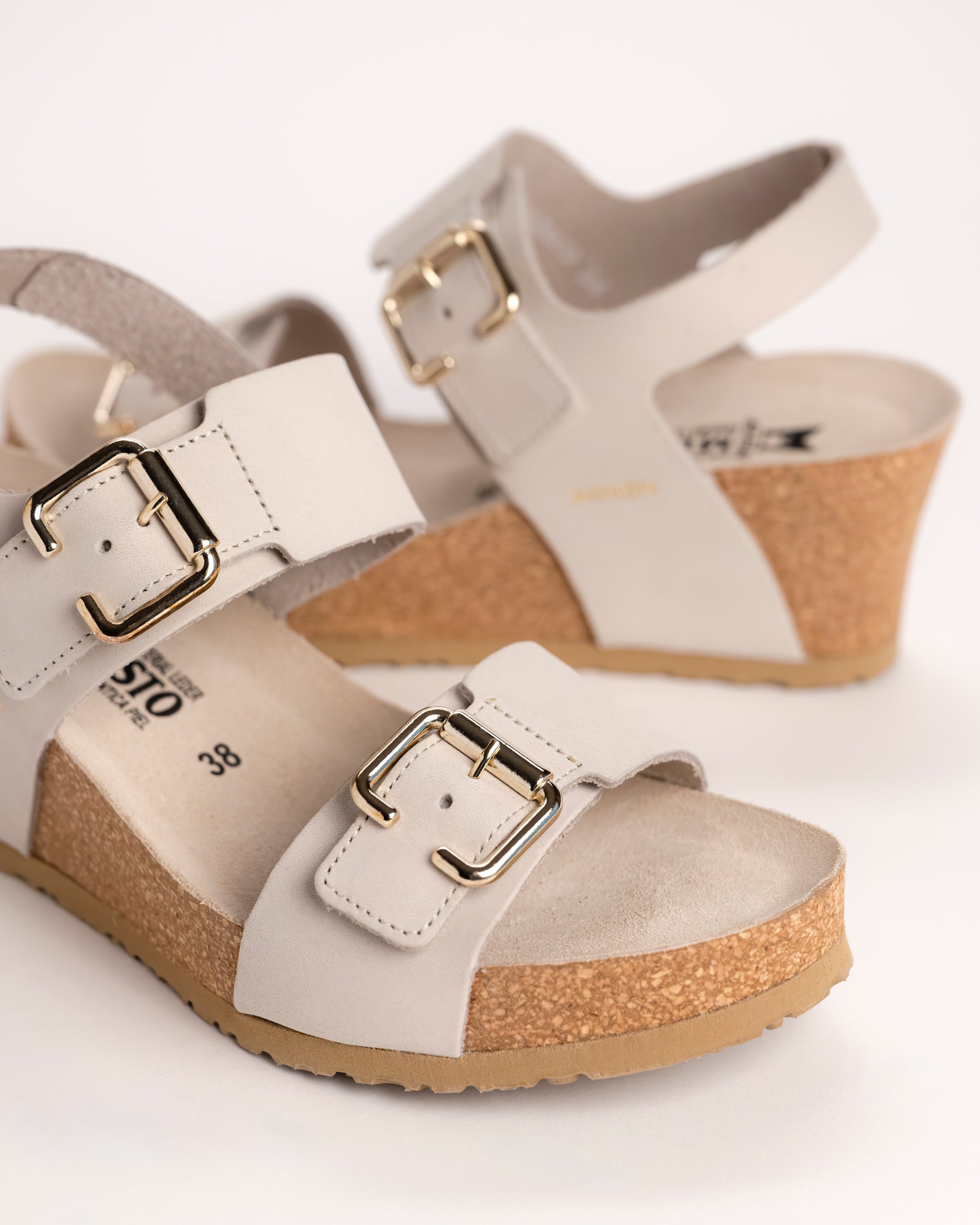Mephisto Lissandra Platform Wedge Sandal in Fog Nubuck – Plaza
