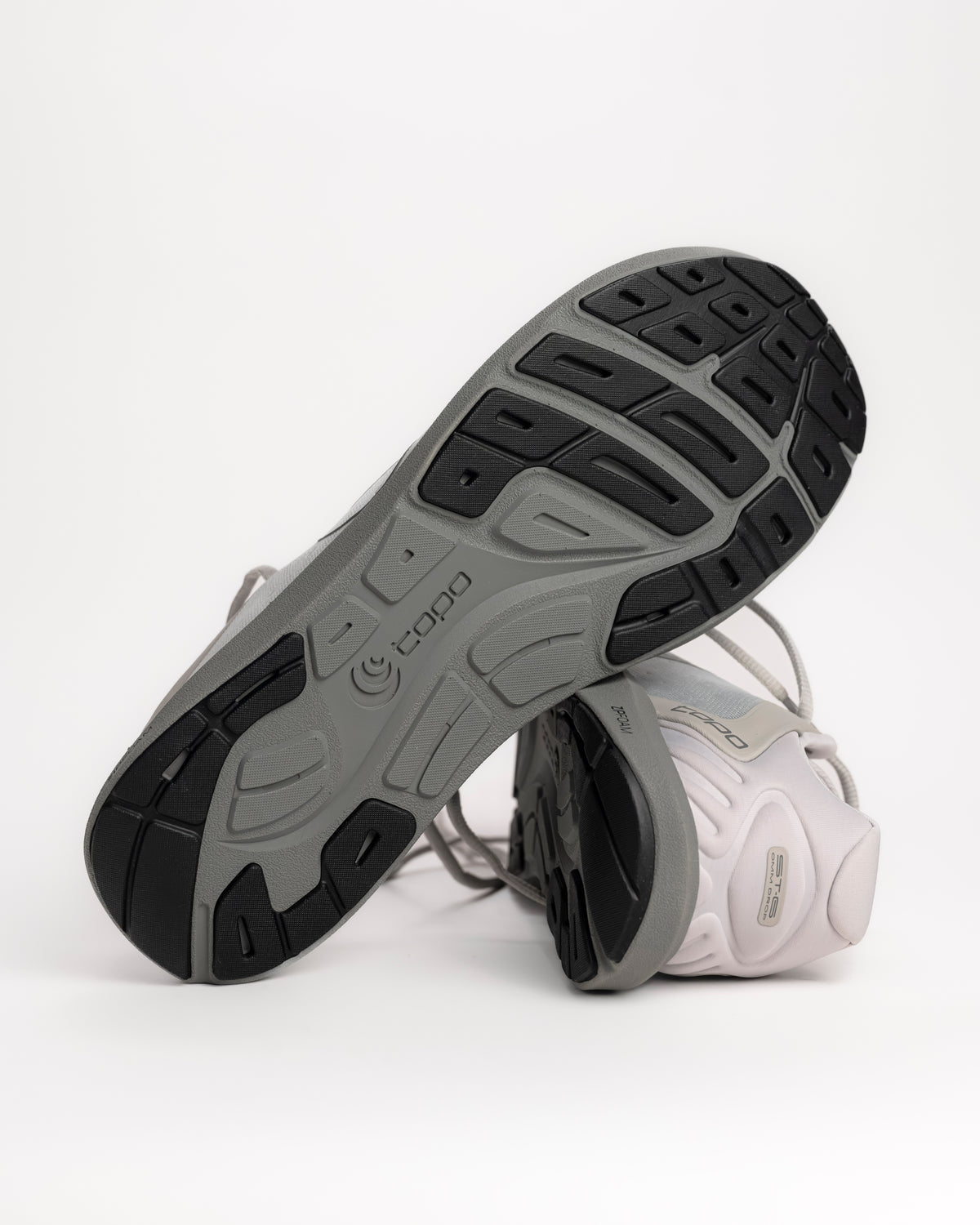The Topo ST-6 is built for the runner who prefers a "less is more" approach. It’s the most minimalist model in Topo’s road lineup, sitting on a low-profile 14mm platform with absolutely zero drop from heel to toe. This design is all about promoting a natural, grounded gait while providing just enough ZipFoam™ cushioning to take the sting out of the pavement. If you’re looking for a shoe that lets your foot move exactly how it was meant to, this is a top contender.