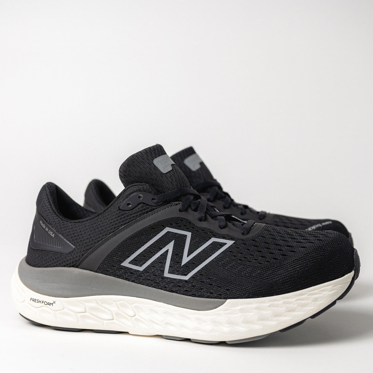 Side profile view of the Men's New Balance Fresh Foam X 1540 V4 running shoe in Black with Harbor Gray.