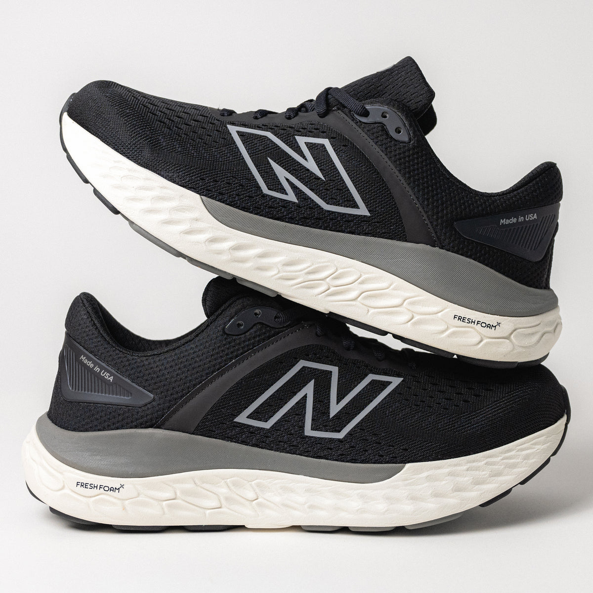 Side profile view of the New Balance Fresh Foam X 1540 V4 in Black with Harbor Gray.