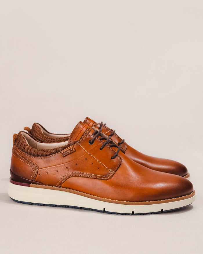 Side view of Pikolinos MANACOR men’s sneaker in brown leather with lace-up closure