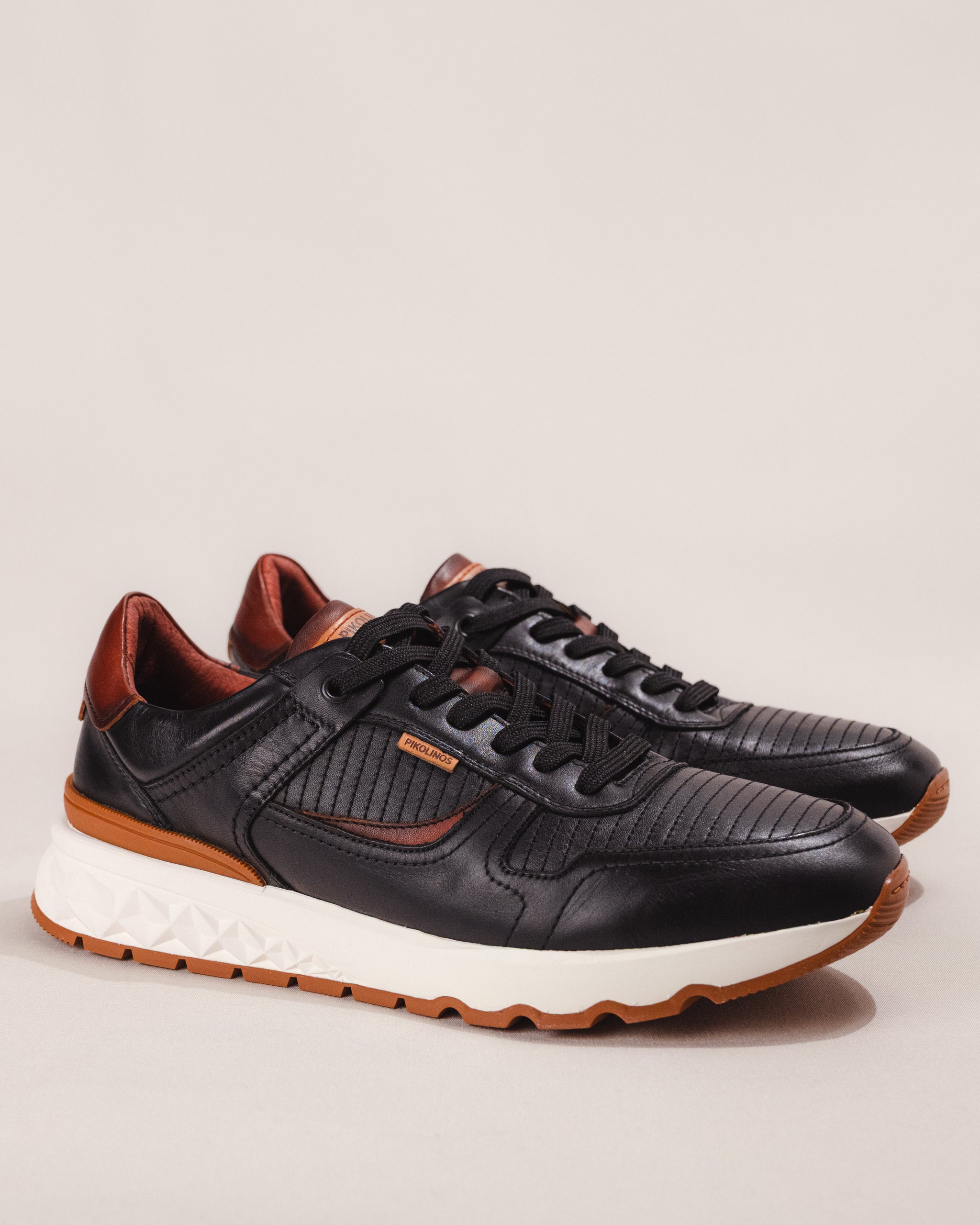 アリンコ Pikolinos ARANDA Men's Lace-Up Trainer in Black Calfskin Leather
