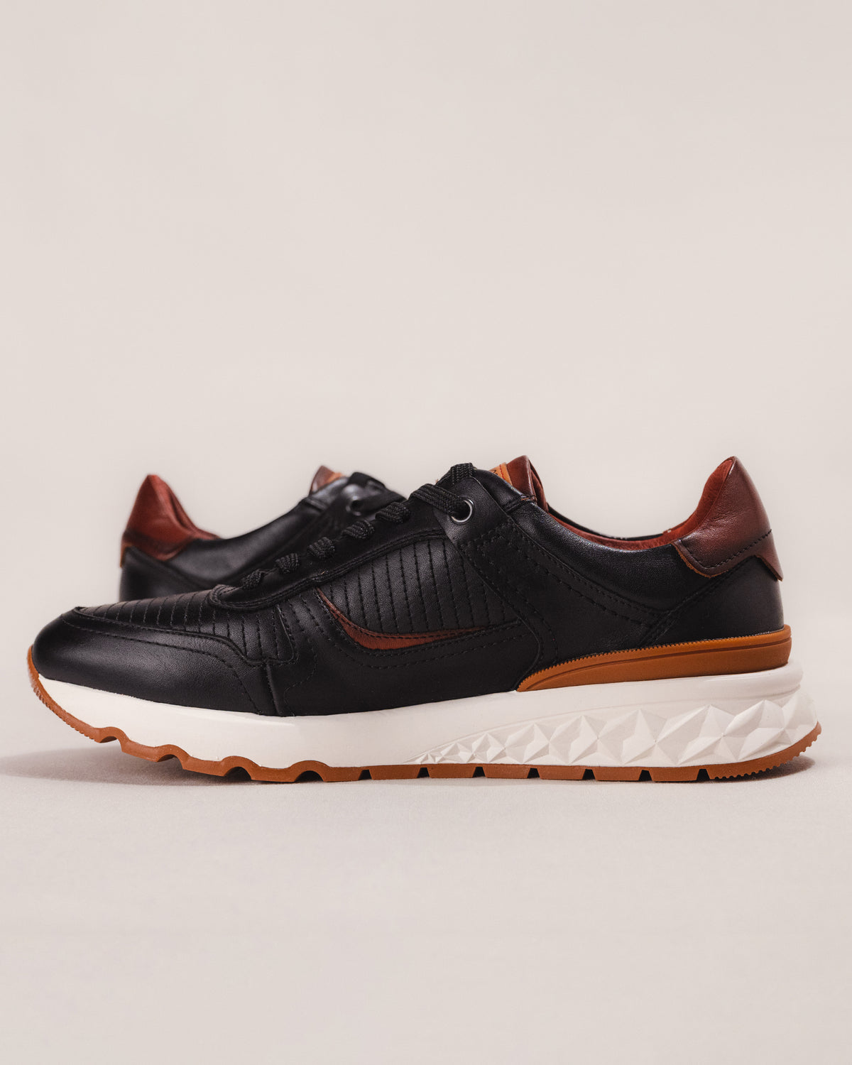 Pikolinos ARANDA Men’s Lace-Up Trainer in Black Calfskin Leather