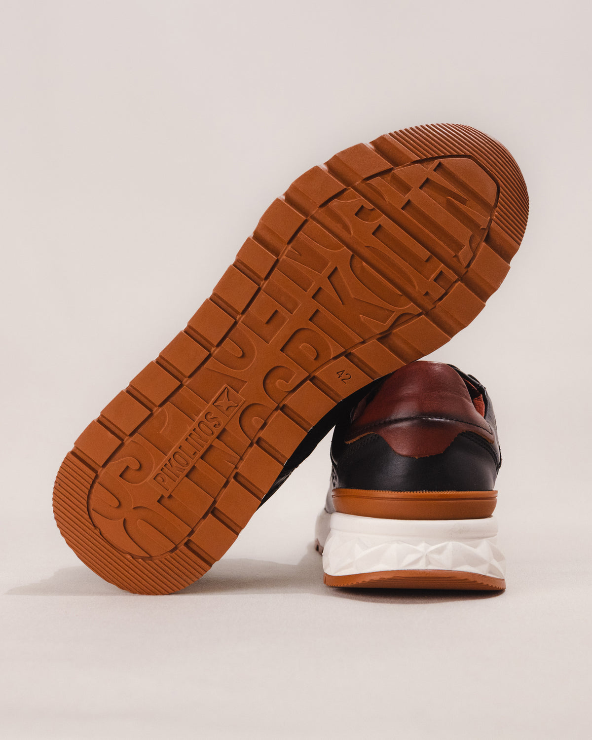 Flexible synthetic sole of the Pikolinos ARANDA shoe, rear heel view