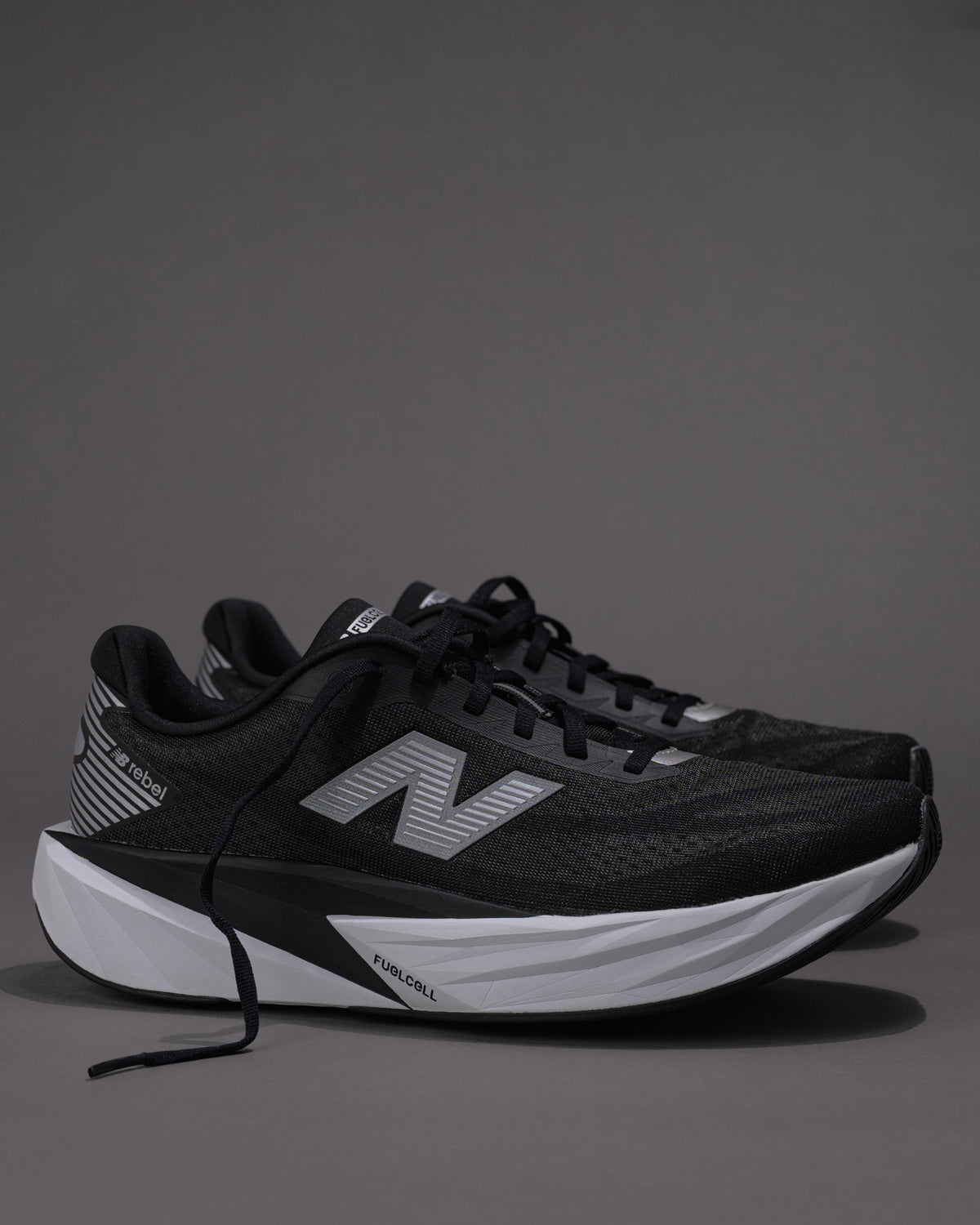 Men’s New Balance FuelCell Rebel v5 in Black/White – Lightweight Neutral Trainer