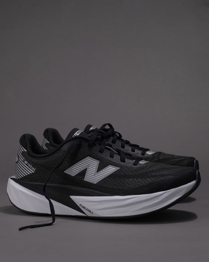 Men’s New Balance FuelCell Rebel v5 in Black/White – Lightweight Neutral Trainer