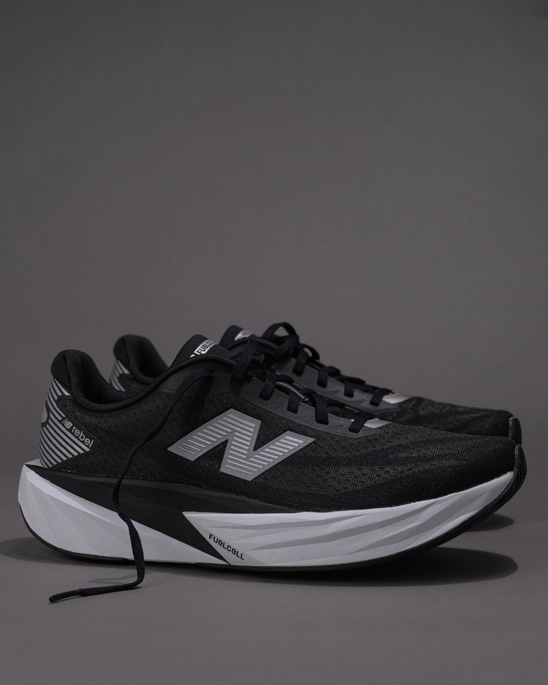 Men’s New Balance FuelCell Rebel v5 in Black/White – Lightweight Neutral Trainer