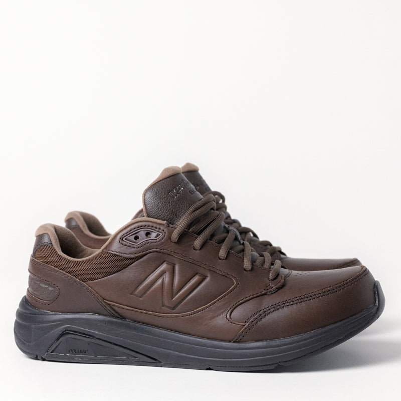 Front detail of the men's New Balance 928 V3 walking shoe in brown leather