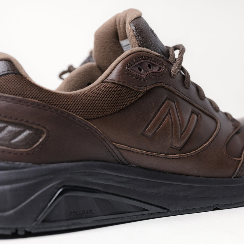 Detailed close-up of the ROLLBAR stability system on the New Balance 928 V3.