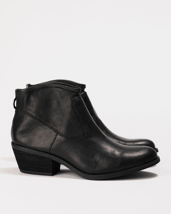 Profile of the Sofft Aisley bootie in Black Italian leather showing curved ankle shape and stacked heel.