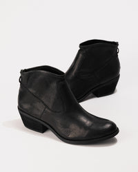 Profile of the Sofft Aisley bootie in Italian leather showing curved ankle shape and stacked heel.