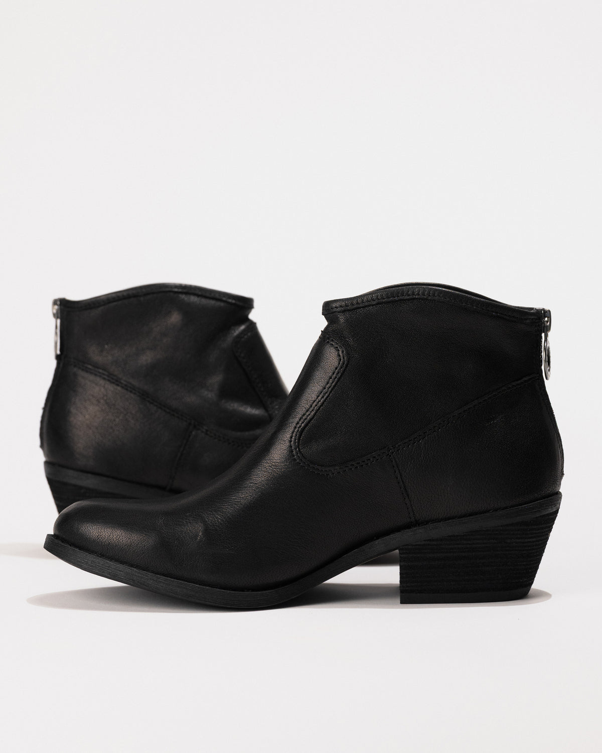 Side image highlighting the boot's silhouette and unlined paneling.